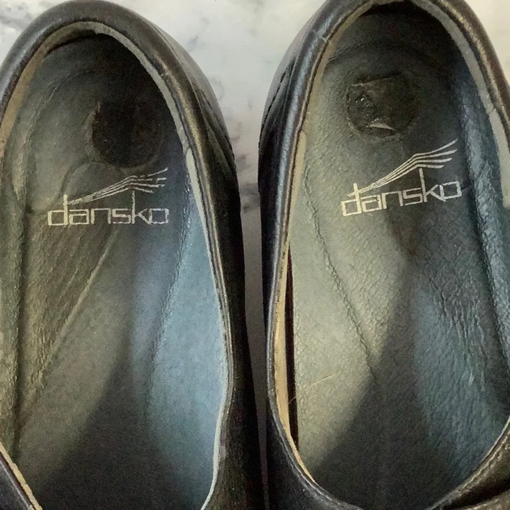Used Dansko Women's Black Shoes Size 8.5